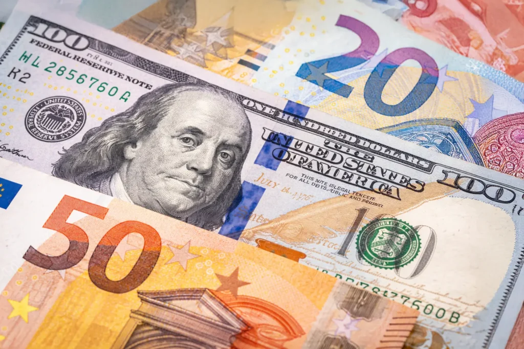 El dólar se fortalece frente al euro: claves del movimiento
